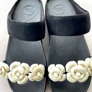 NWT fit flop brand two bar slip on sandals